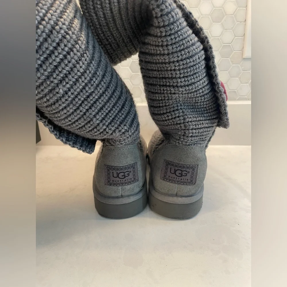 UGG Gray Knit Fabric & Suede Multicolor Felt Buttons‎ Sweater Boots Size 6